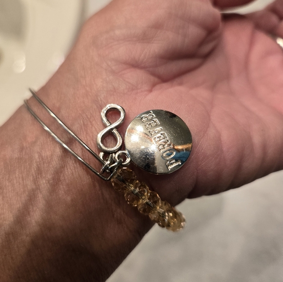 Beautiful champagne sparkly beaded silver bracelet with forever charms - Picture 4 of 4